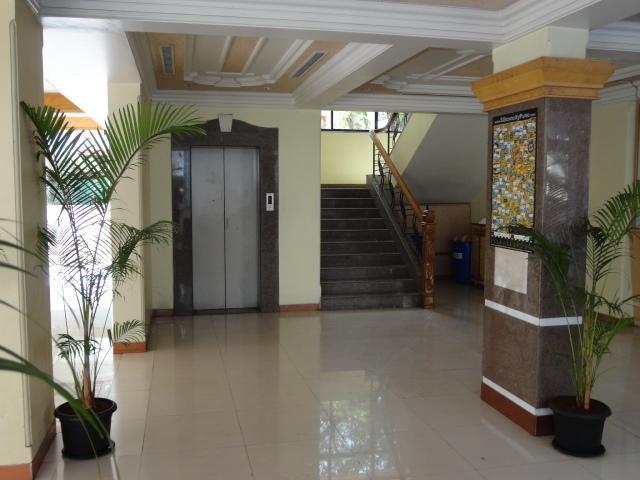 Отель Om Sai Palace Пуна Экстерьер фото